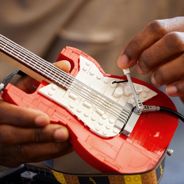 LEGO 21329 IDEAS FENDER STRATOCASTER