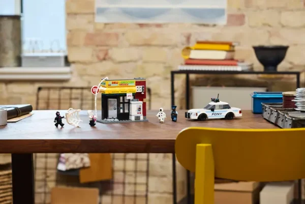 LEGO 76311 MARVEL SPIDER-VERSE MILES MORALES, SPOT'A KARŞI