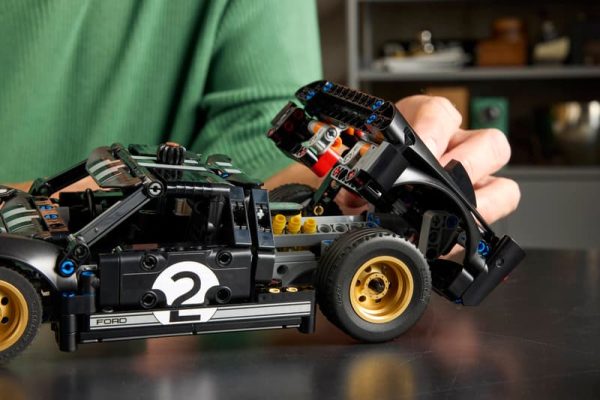 LEGO 42223 TECHNIC 1966 FORD GT40 MKII YARIŞ ARABASI