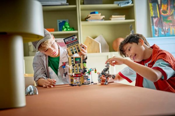 LEGO 76342 MARVEL ÖRÜMCEK ADAM MYSTERIO'YA KARŞI:DAILY BUGLE