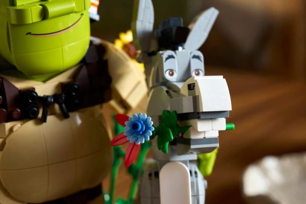 LEGO 72423 SHREK: SHREK, EŞEK VE ÇİZMELİ KEDİ
