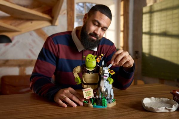 LEGO 72423 SHREK: SHREK, EŞEK VE ÇİZMELİ KEDİ